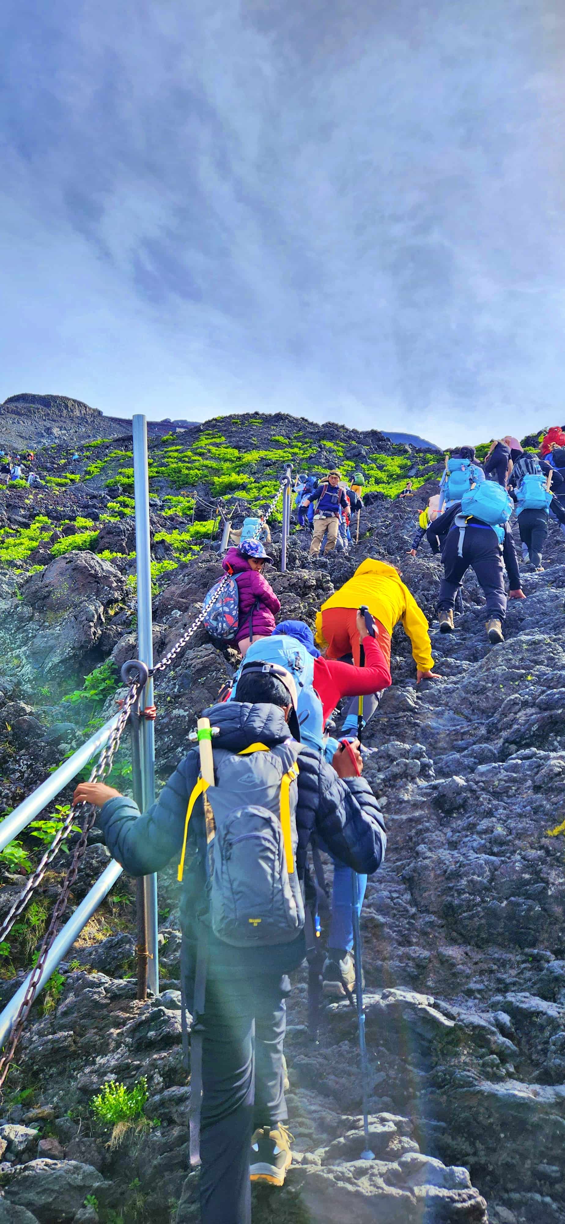 Getting Past Toyo-kan Mountain Hut, Mt Fuji