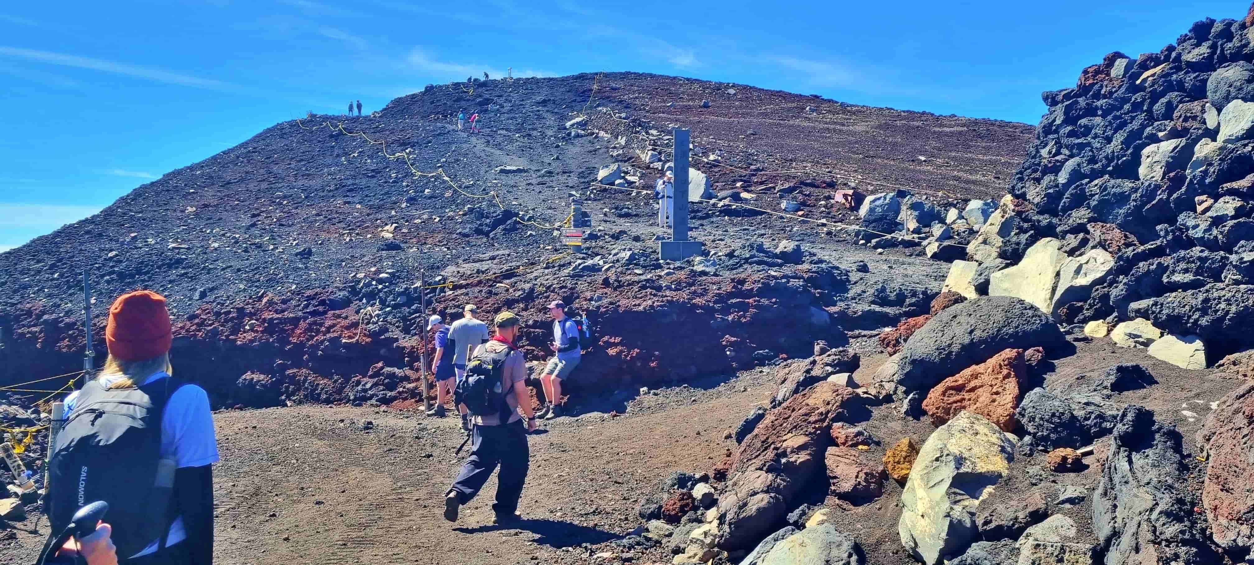 Uphill to Kengamine Peak, Mt Fuji