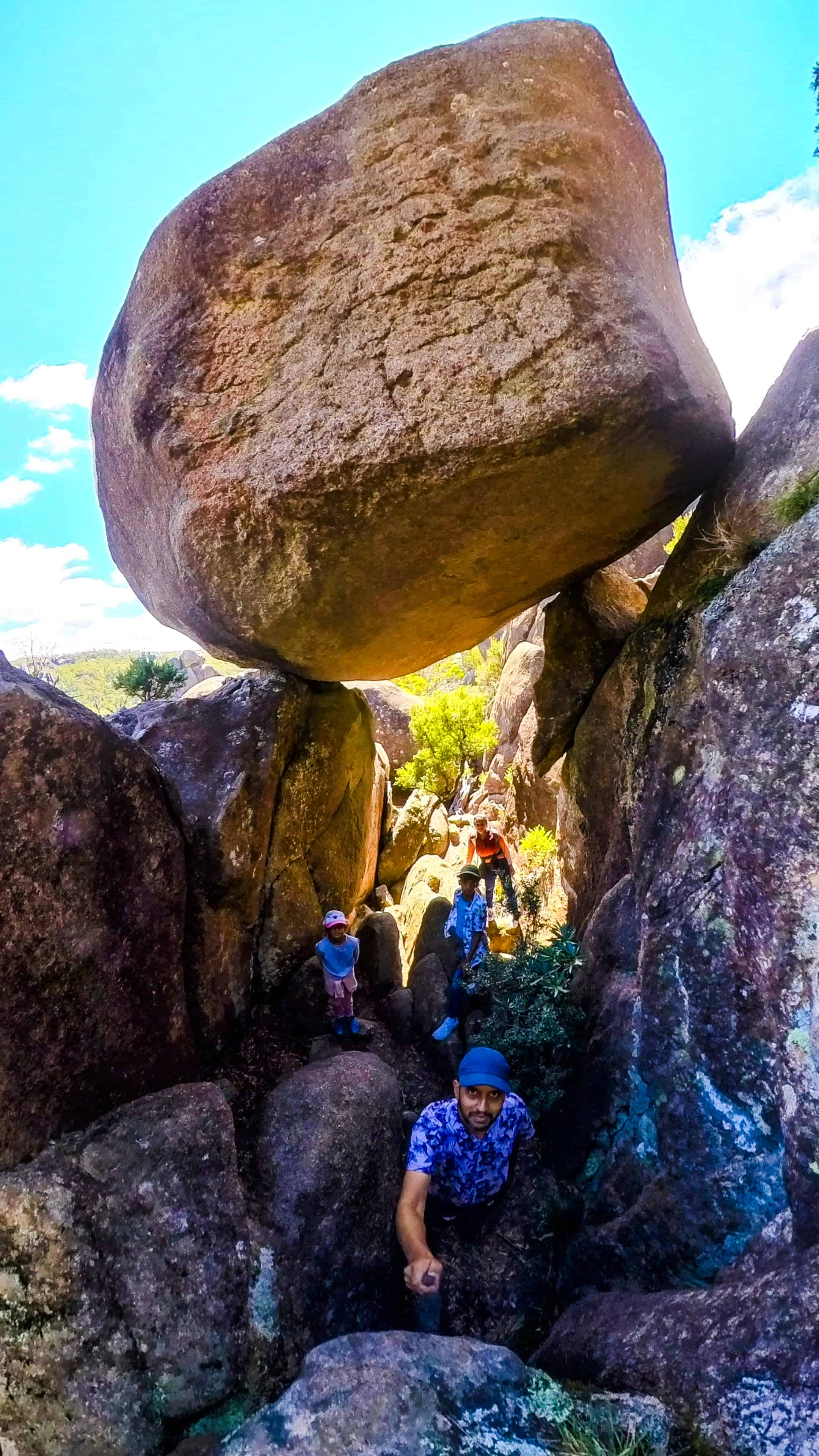 Cathedral Rock Lookout Walk along Rocks and Crevices