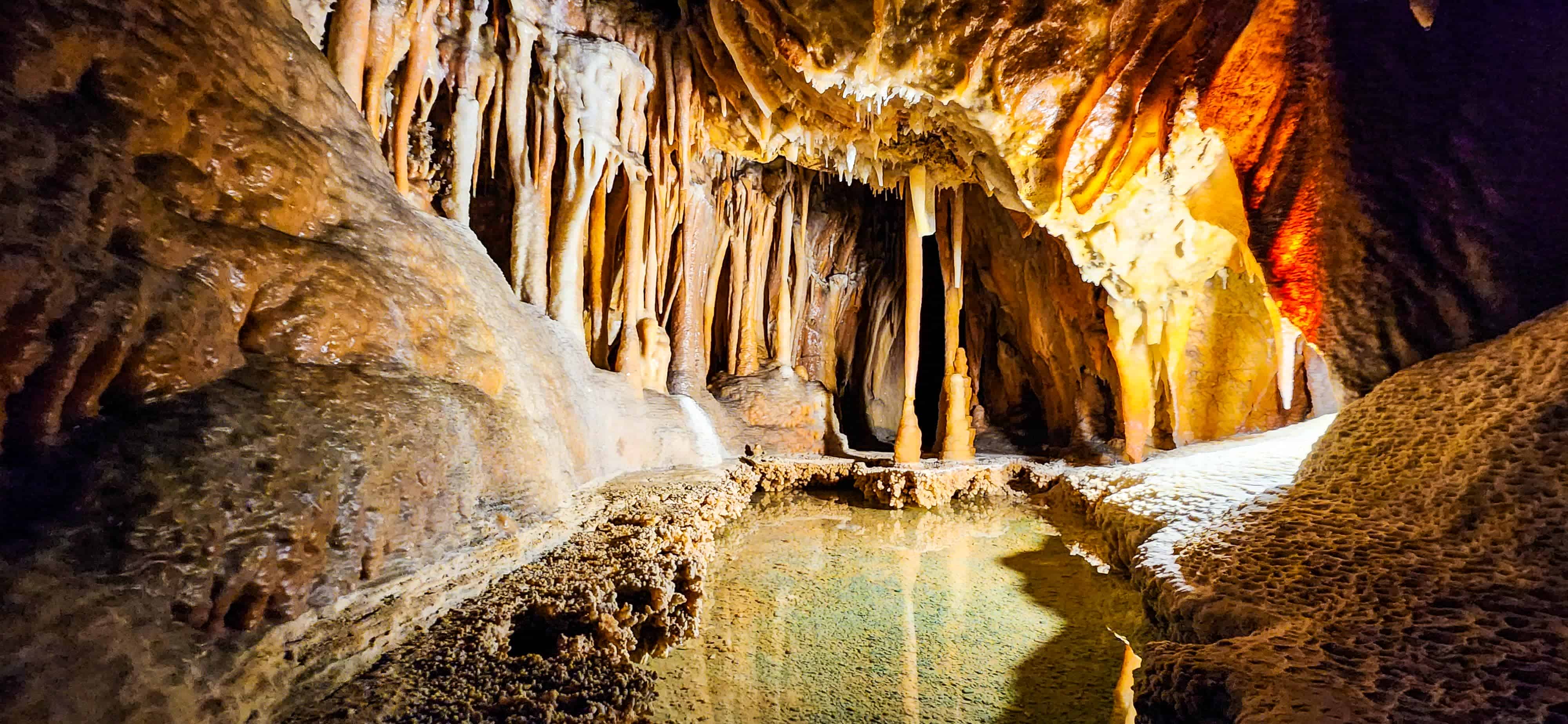 Jillabenan Cave Tour, Yarrangobilly Caves