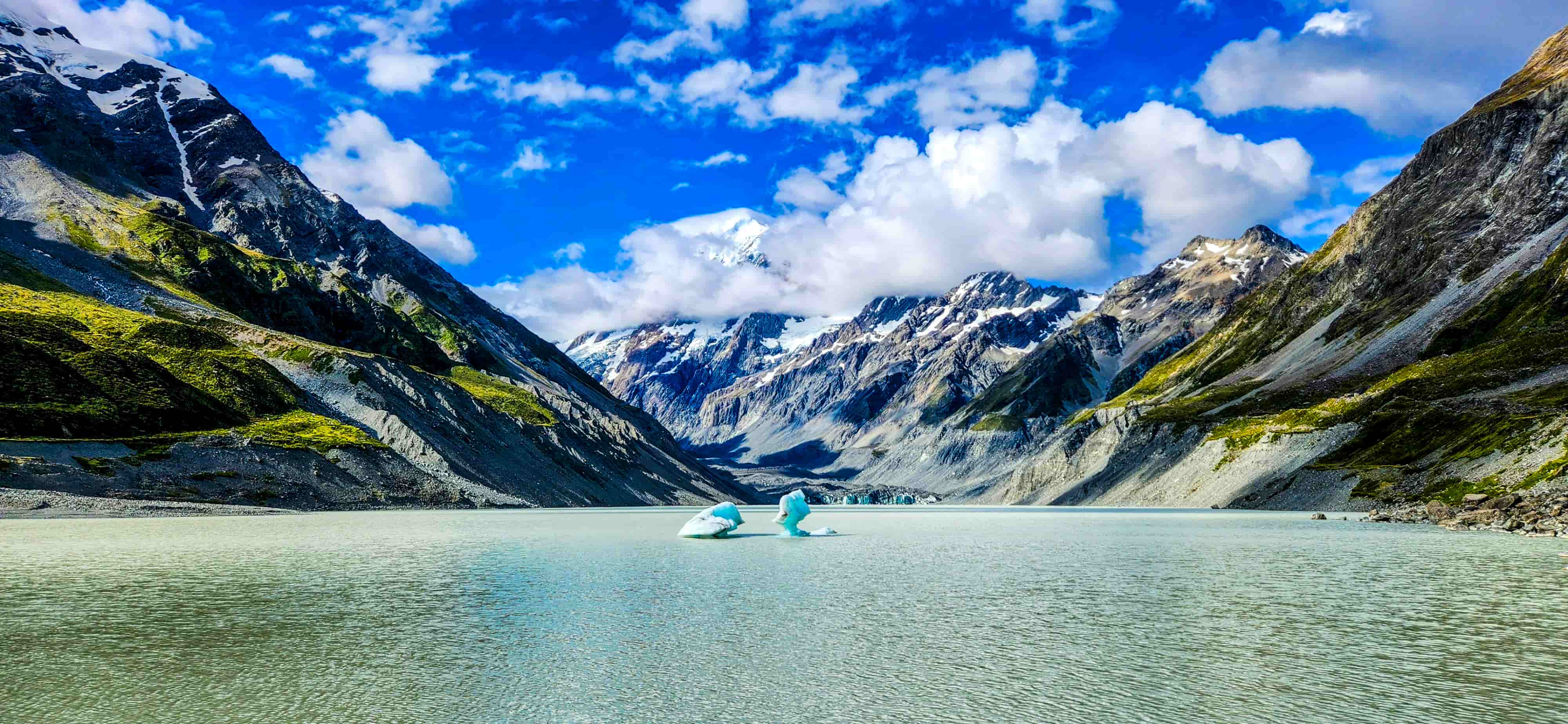 Hooker Lake overlooking Aoraki/Mount Cook