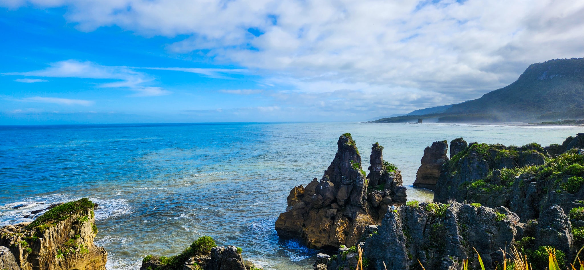 Views along Punakaiki Pancake Rocks