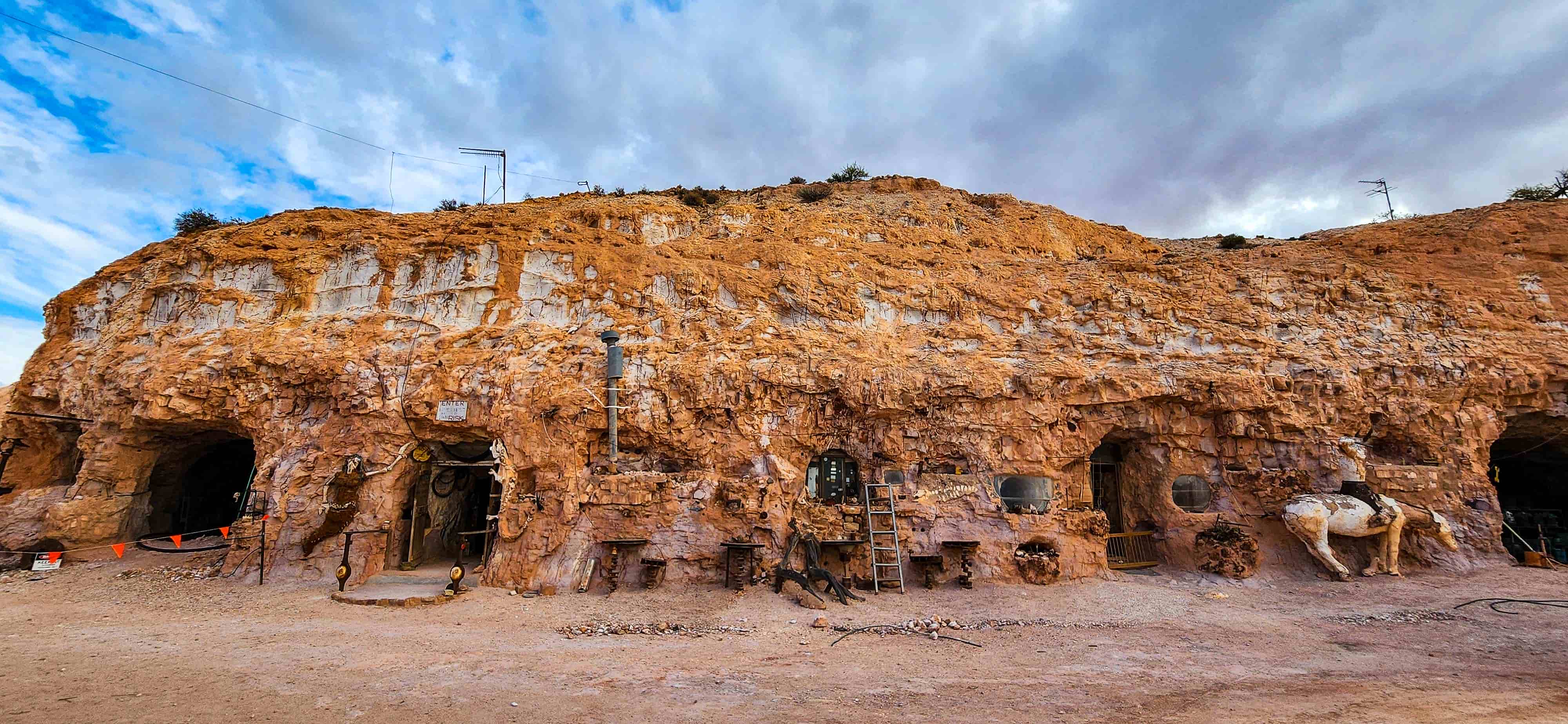 Crocodile Harry's Underground Nest & Dugout