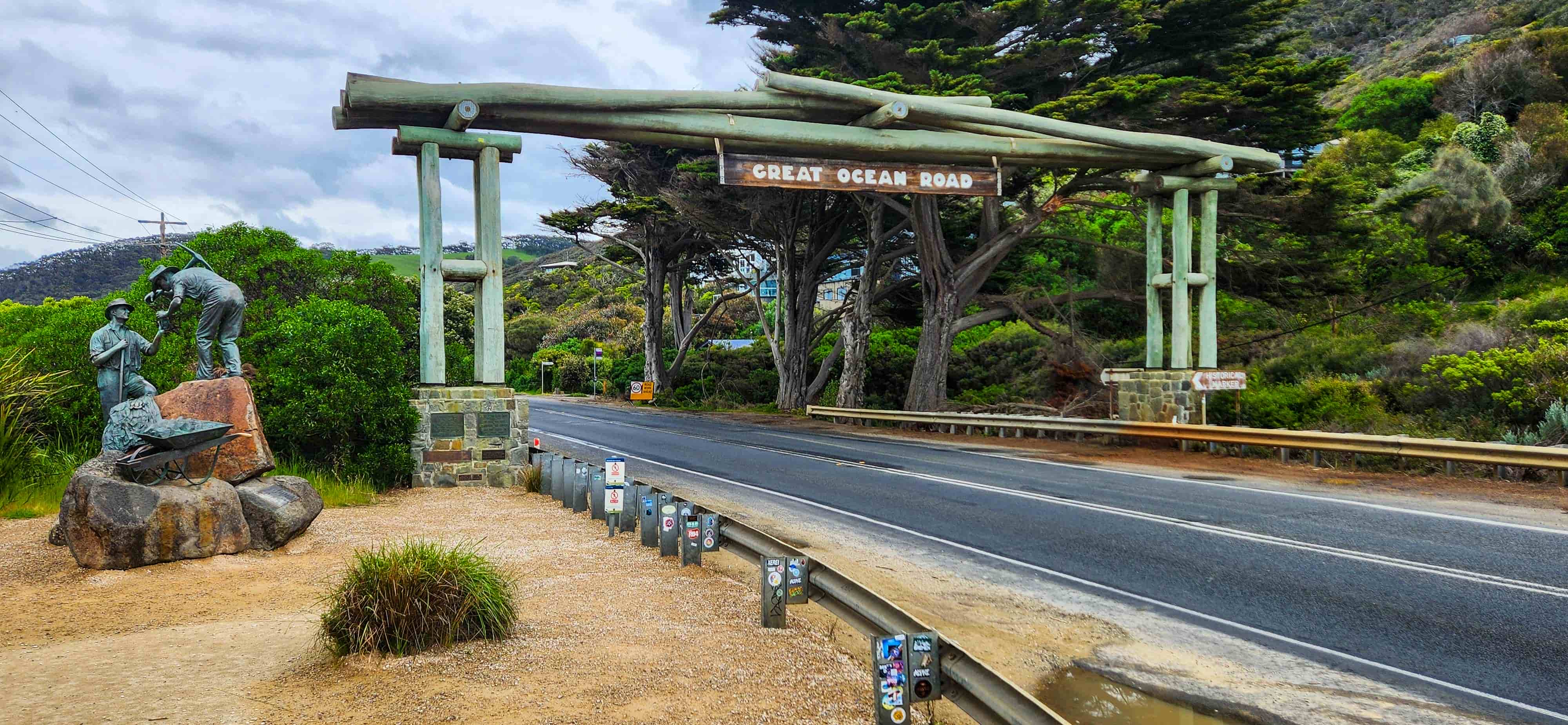 Memorial Arch along Great Ocean Road