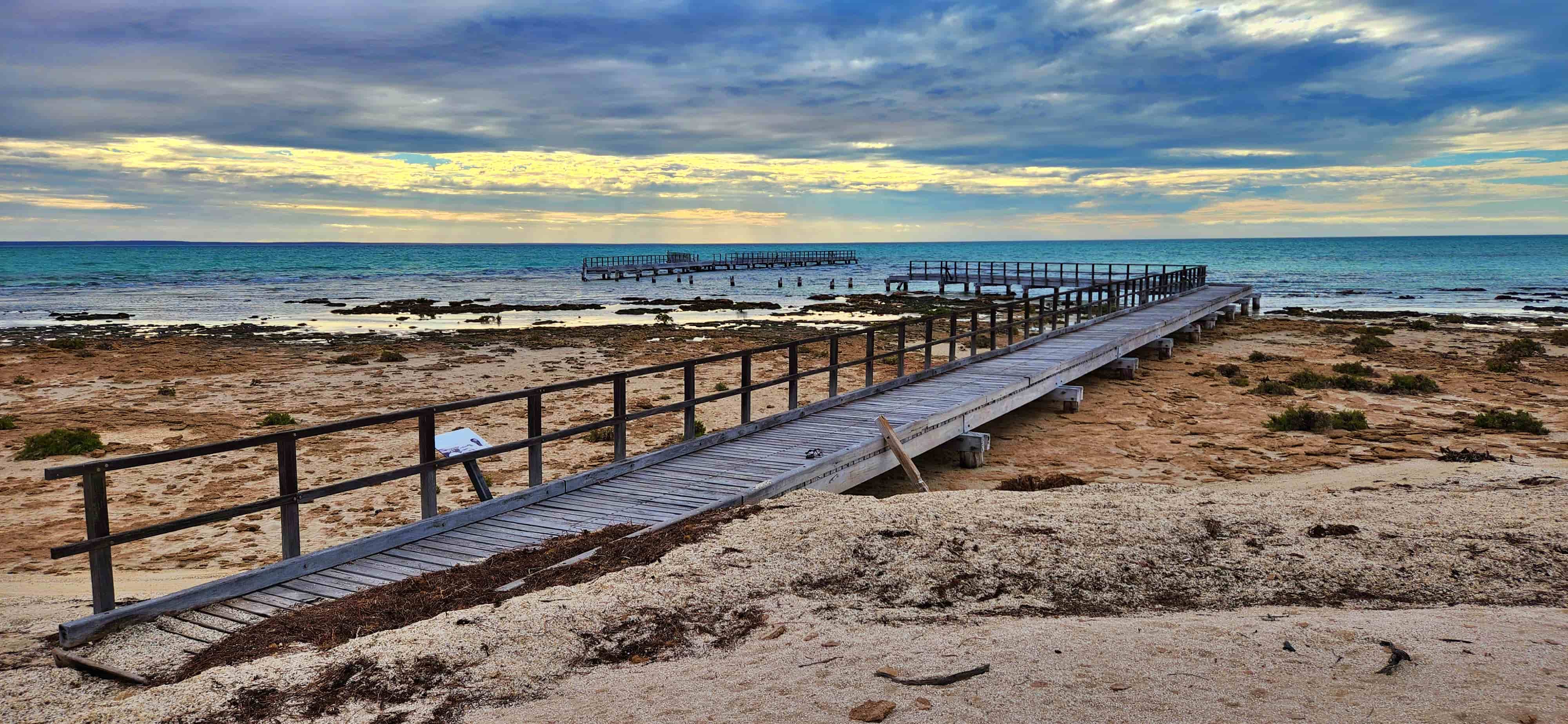 Stromatolites Boardwalk in Hamelin Pool, Shark Bay, WA